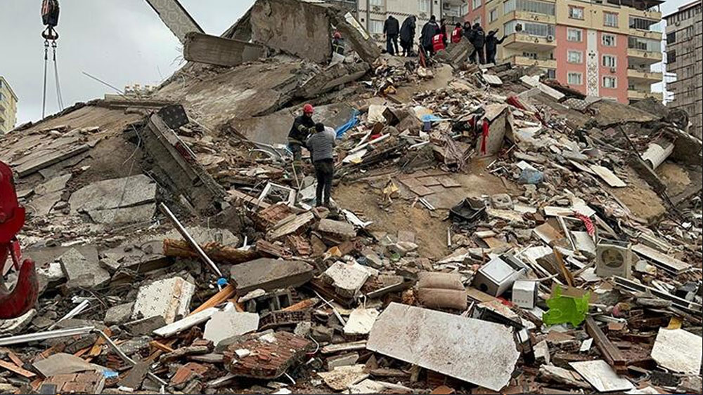 Enkaz altında kalan kızı için Hatay'a giden baba kalp krizi geçirdi