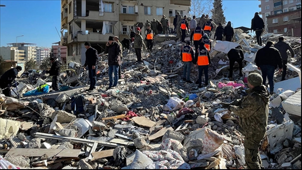 Hatay'da 156'ncı saatte 33 yaşındaki Tolga sağ kurtarıldı