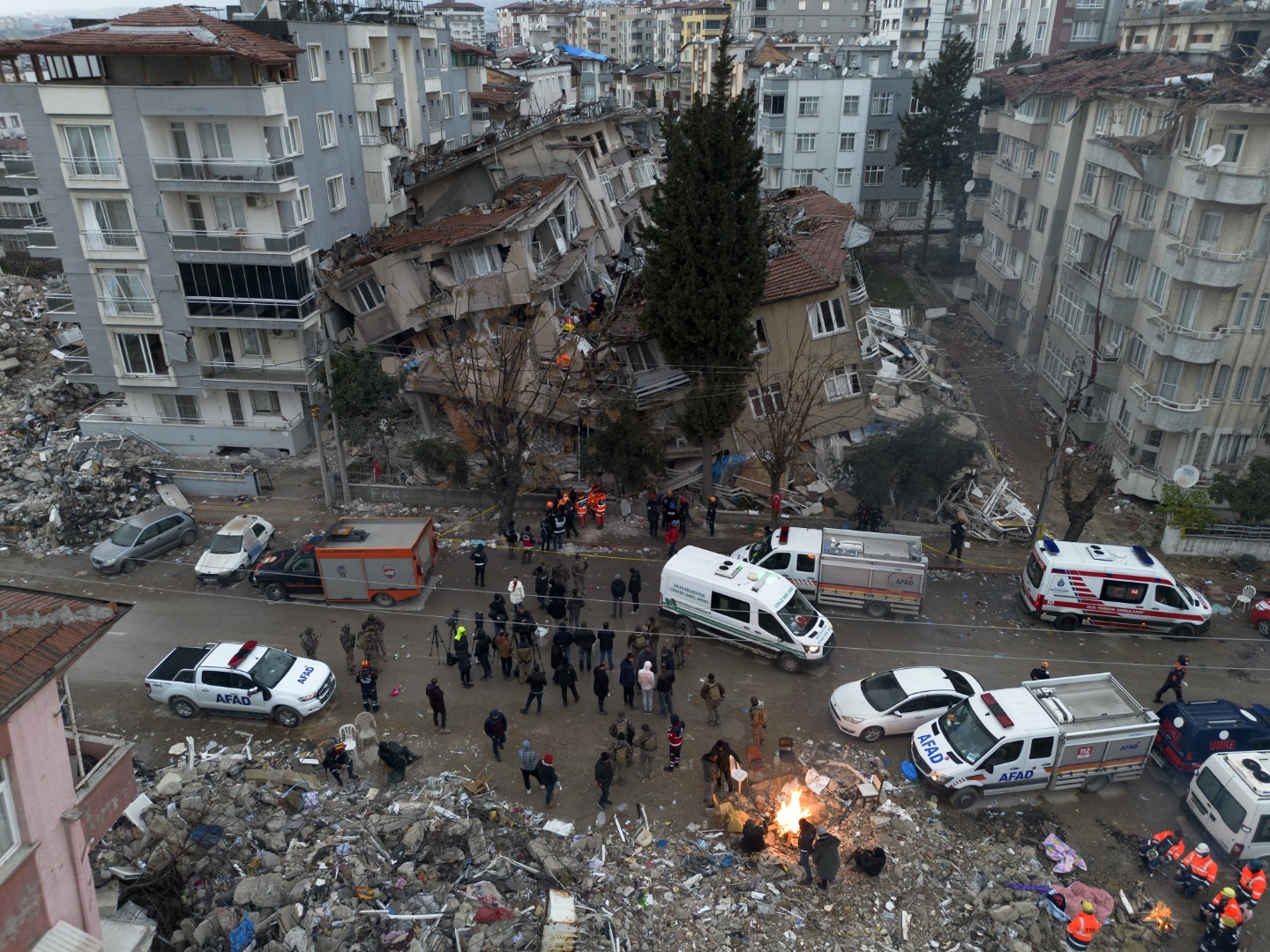 Enkaz alanı havadan böyle görüntülendi!