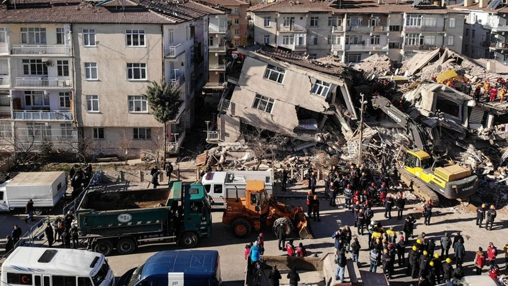 İngiltere'de deprem bölgesi için toplanan yardımlar 100 milyon sterlini geçti