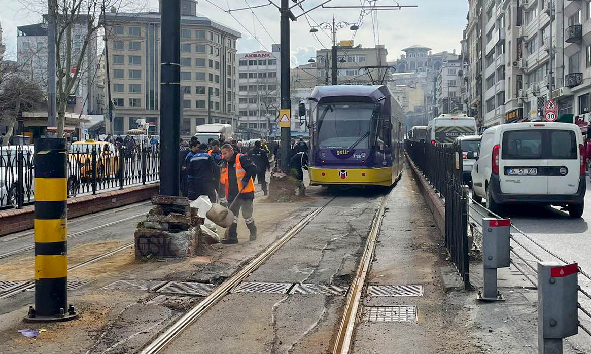 Fatih’te tramvay kazası: Seferler aksadı!