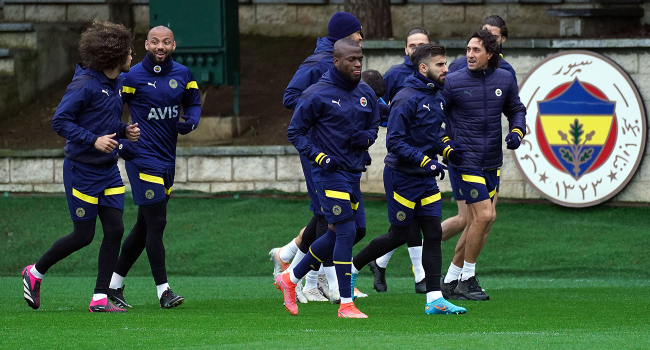 Fenerbahçe'nin Sevilla maç kadrosu belli oldu