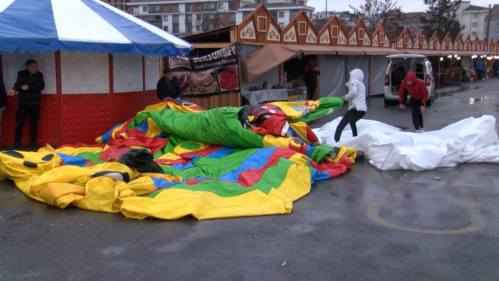 Pendik'te lodos şişme kaykayı devirdi: 3 çocuk yaralı