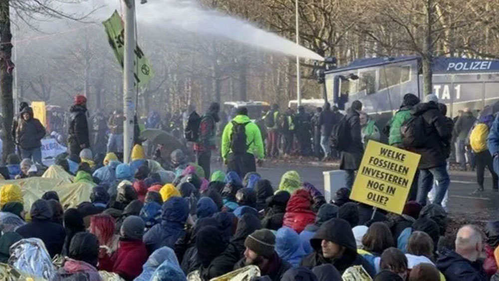 Polis eylemcilere tazyikli suyla müdahale etti!