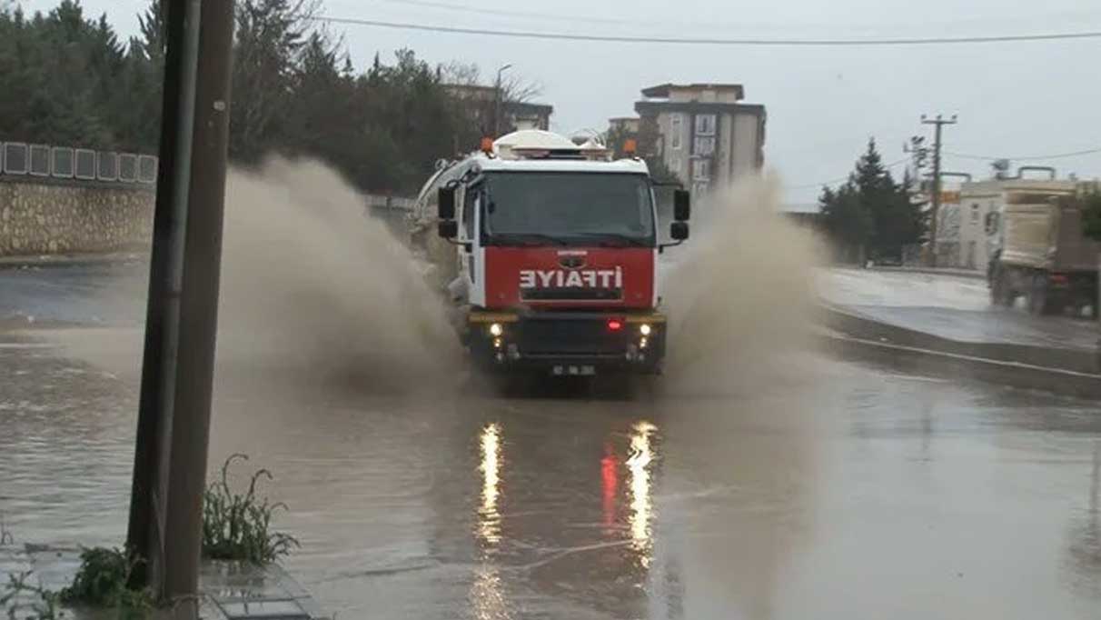 Adıyaman'da konteyner sele kapıldı! Ölü ve sele kapılanlar var