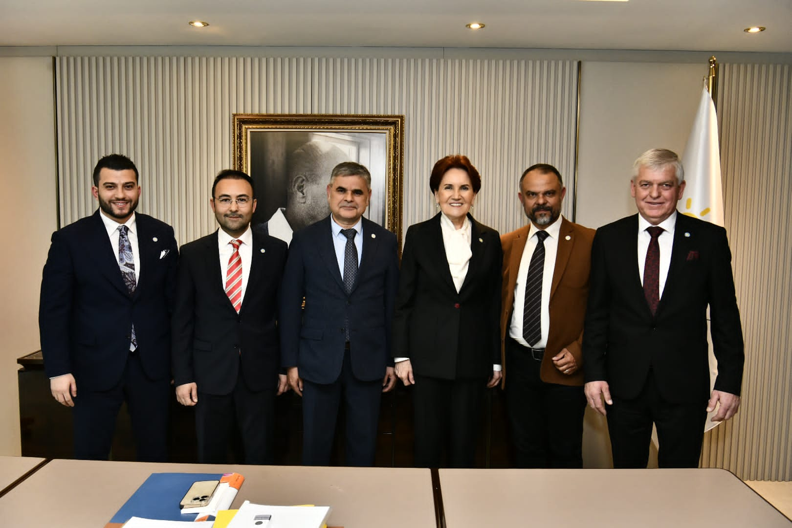 Manisa'da 3 önemli isim İYİ Parti'ye katıldı: Rozetlerini Akşener taktı