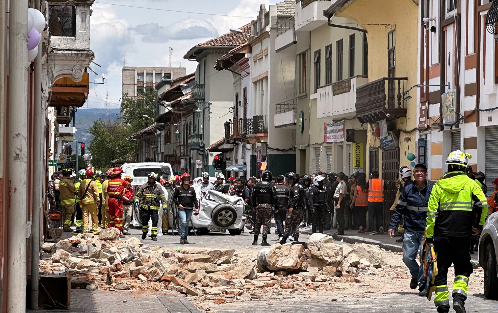 Ekvador’da deprem bilançosu arttı: 14 ölü, 380 yaralı!