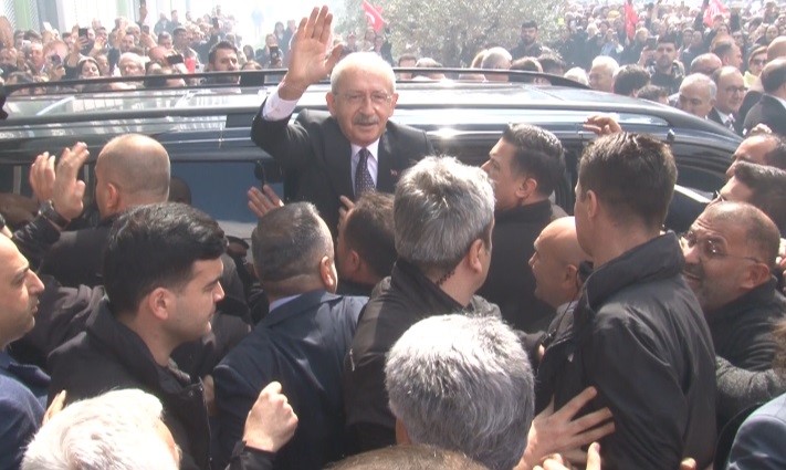 Kılıçdaroğlu İzmir’de: Coşkuyla karşılandı!