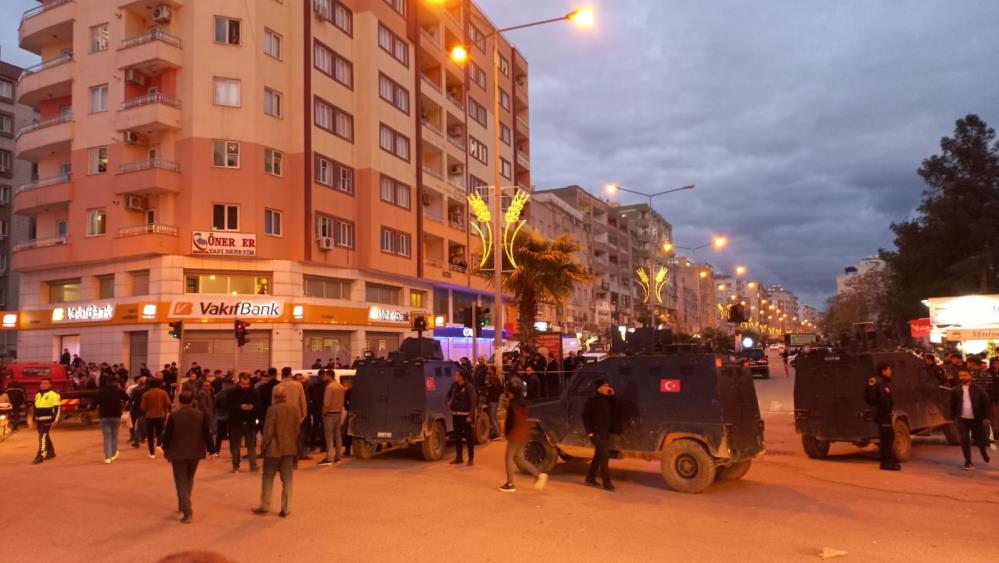 Trafik ışıklarında kanlı saldırı: 2 ölü, 1 yaralı