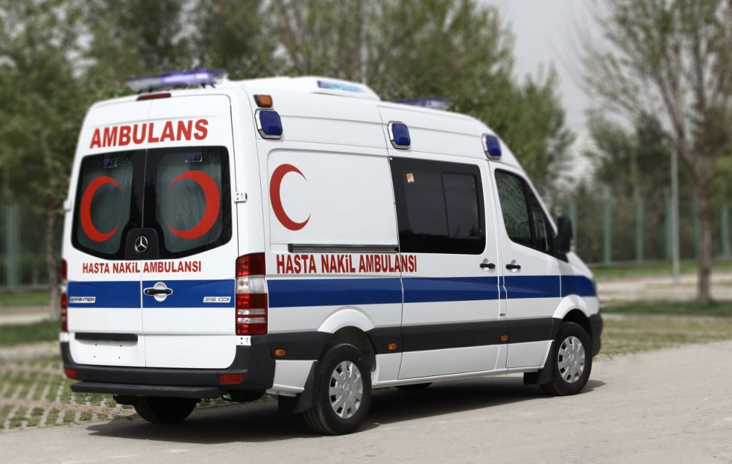 Belediyenin ambulansını içinde hasta varken haczettiler