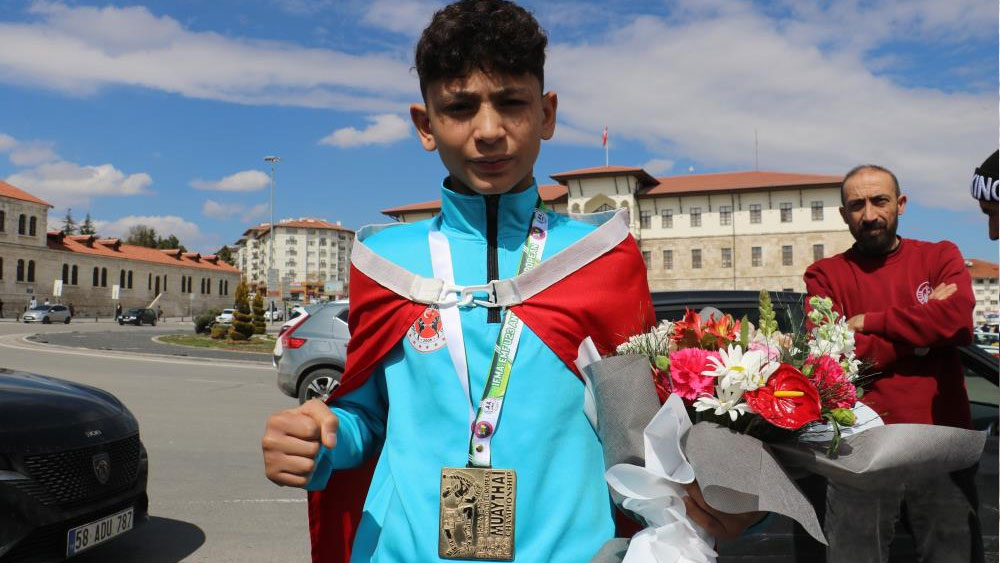 Avrupa şampiyonu Devran Yanardağ, Sivas’ta coşkuyla karşılandı