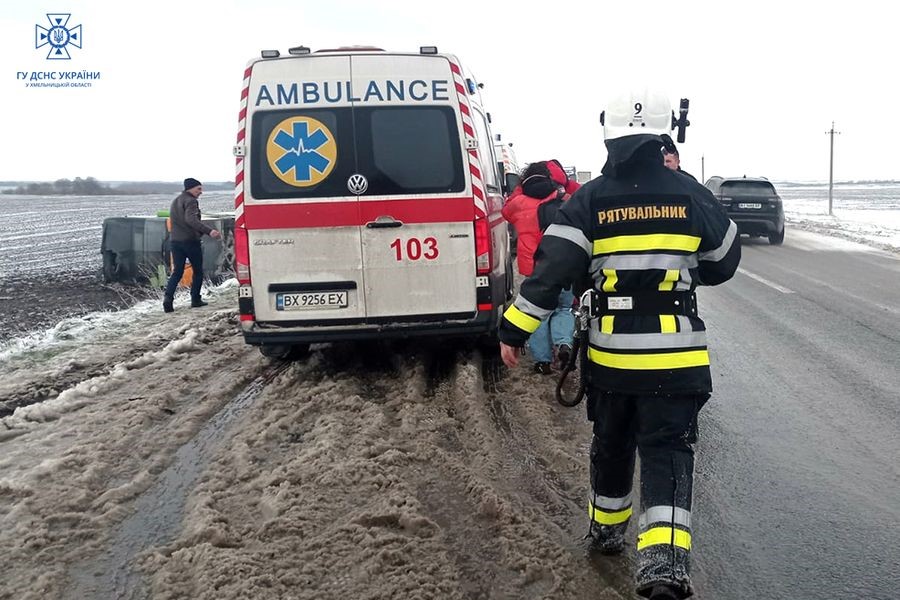 Ukrayna'da içi yolcu dolu otobüs devrildi: Çok sayıda yaralı var