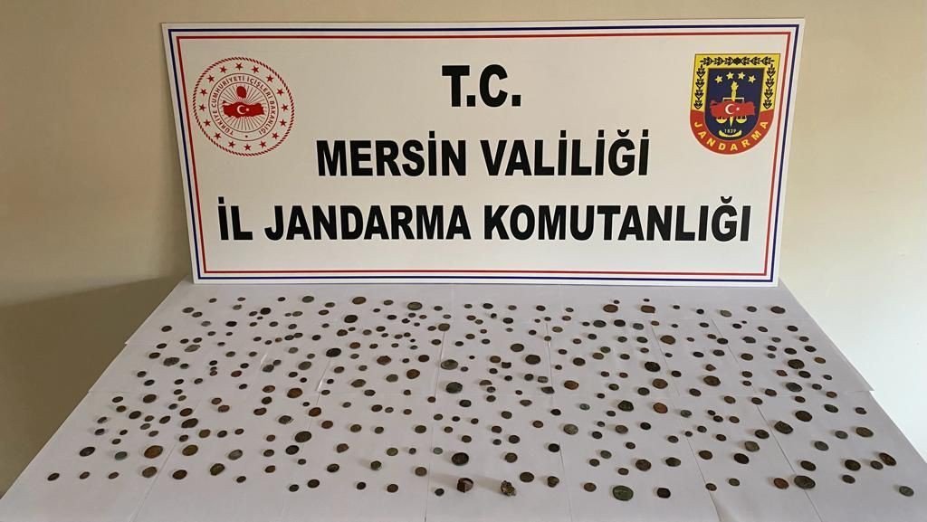 Mersin'de tarihi eser operasyonu: 345 obje ele geçirildi