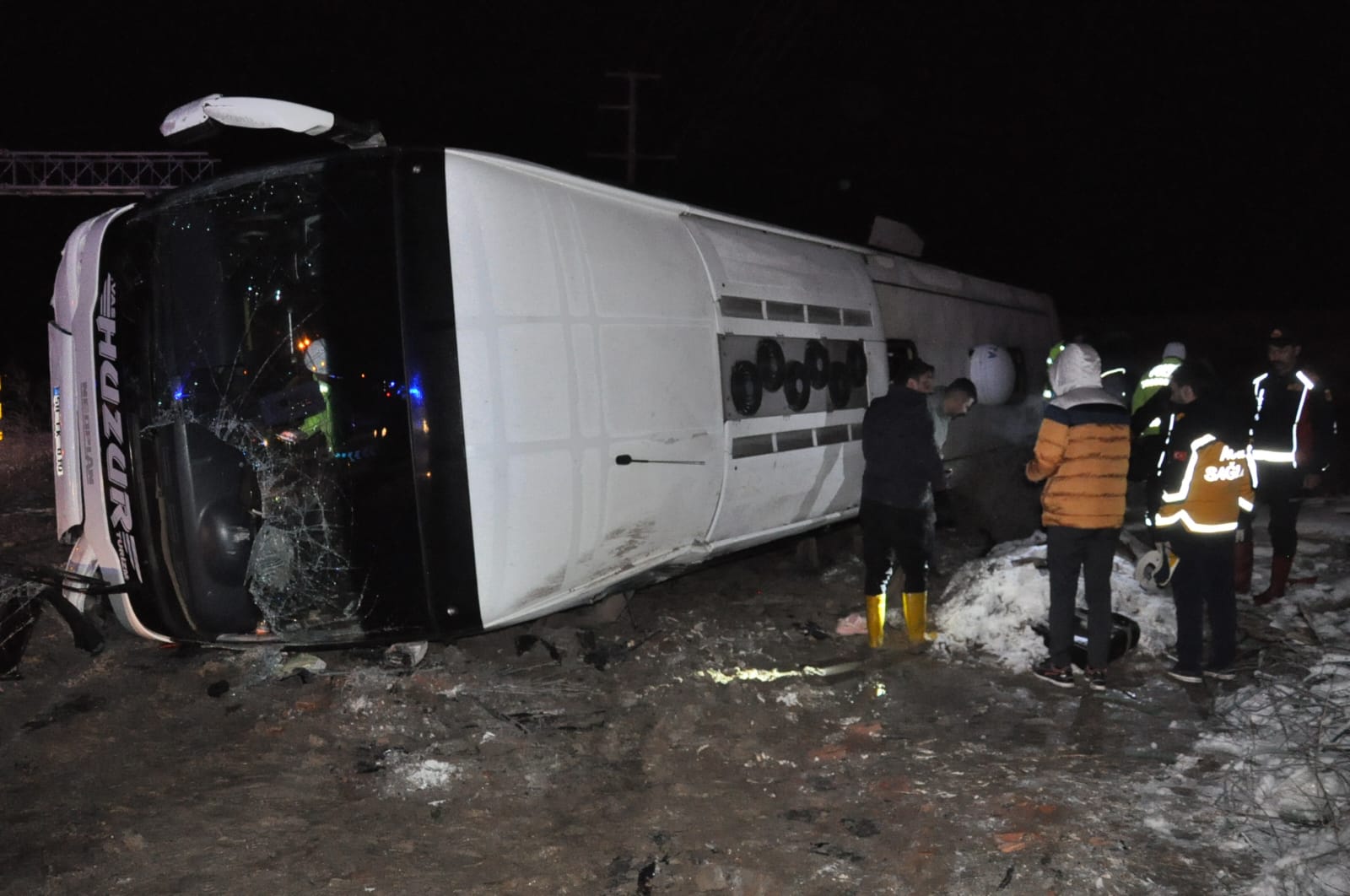 Sivas yolcu otobüsü devrildi: 1 ölü 25 yaralı