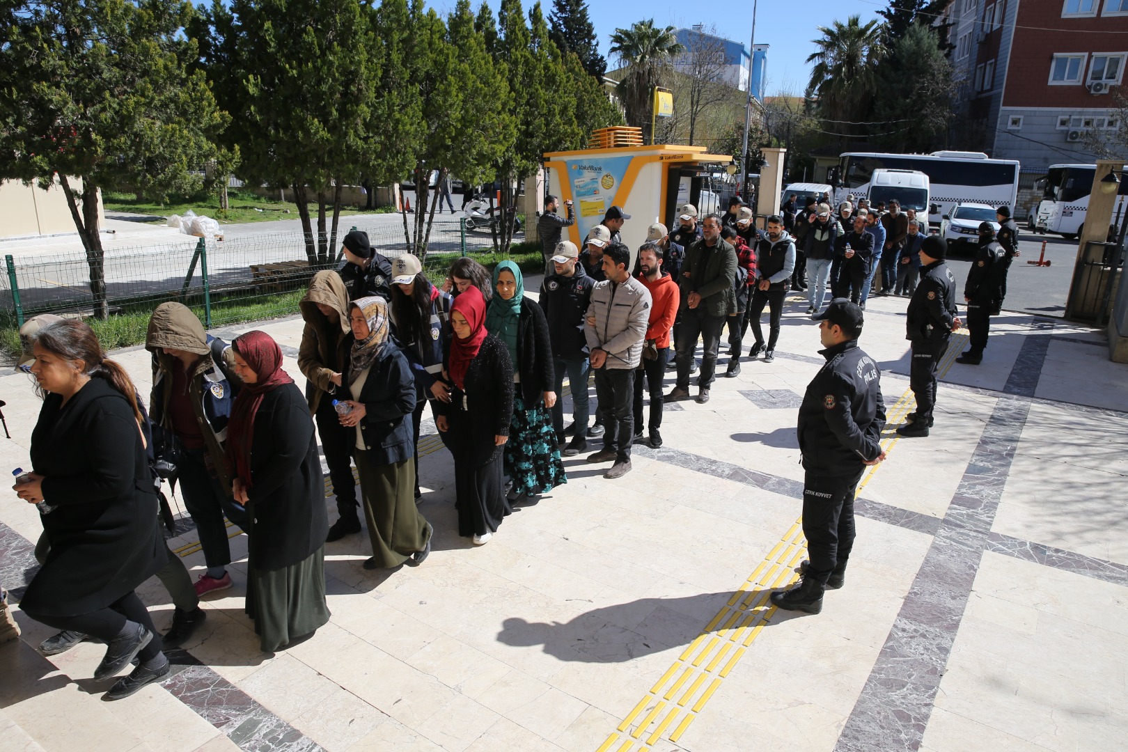 Şanlıurfa'da terör operasyonu: 24 gözaltı!