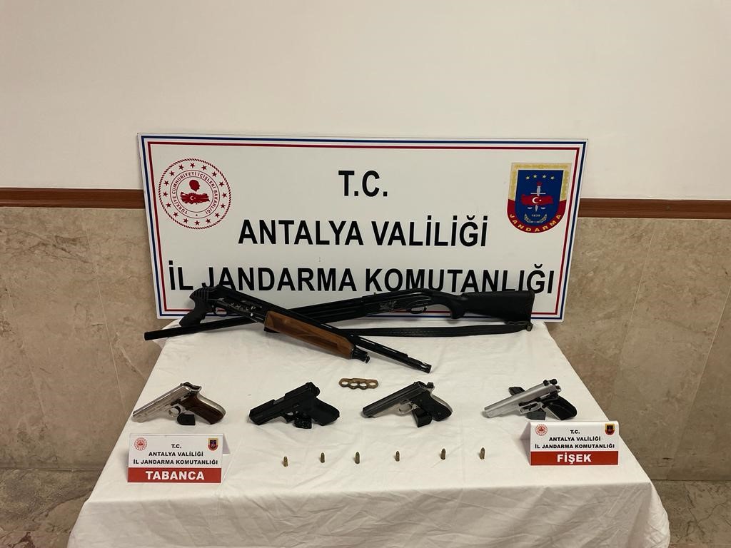 Jandarmadan Manavgat'ta silah operasyonu