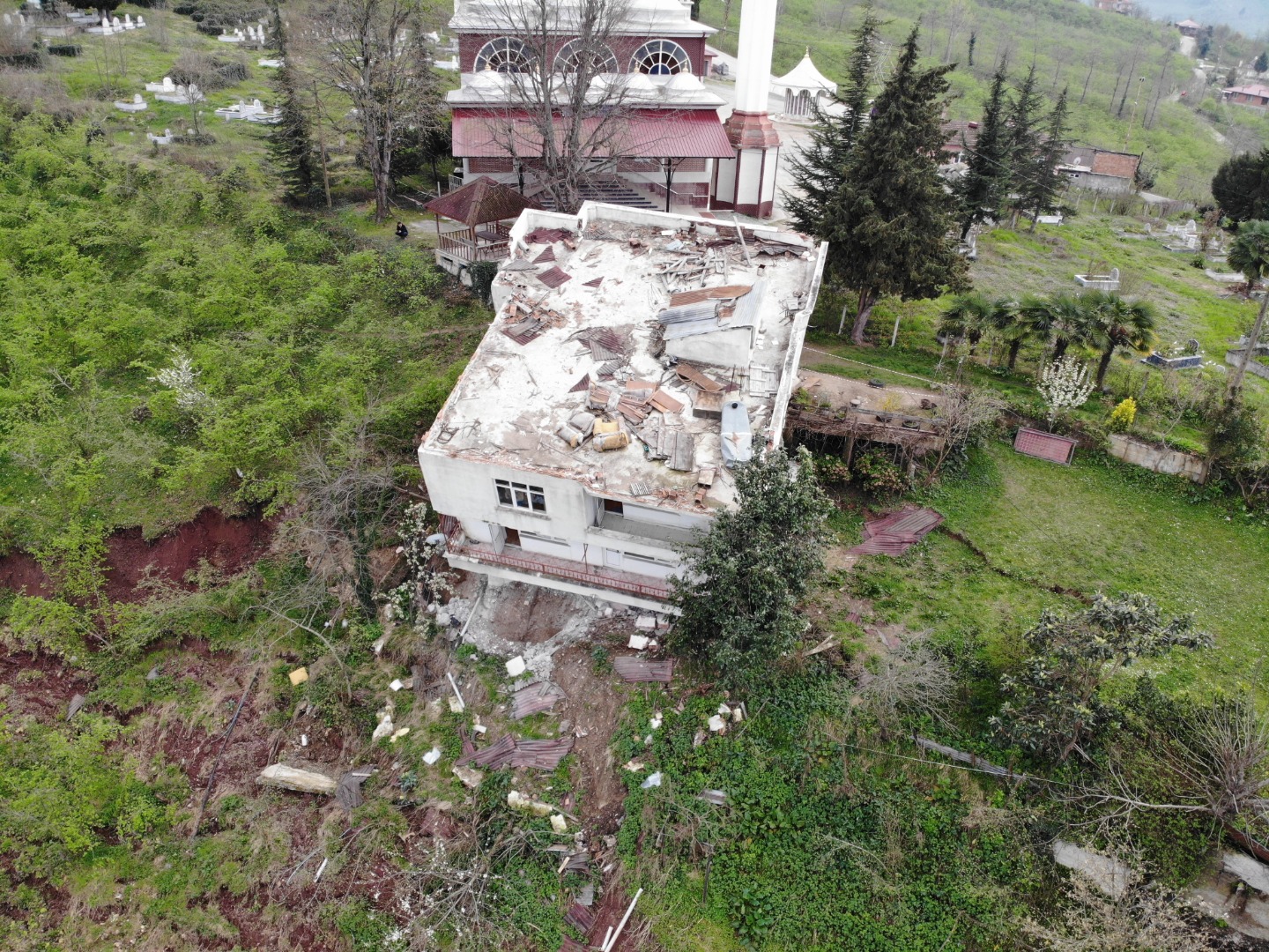 Ordu’da heyelan: Bir ev yan yattı