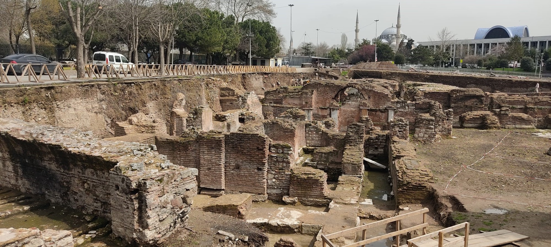 Saraçhane Arkeoloji Parkı'nda Roma dönemine ait heykel bulundu