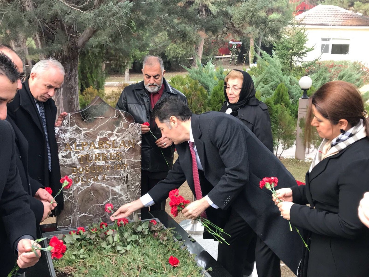 Sinan Oğan’dan duygulandıran Alparslan Türkeş paylaşımı!