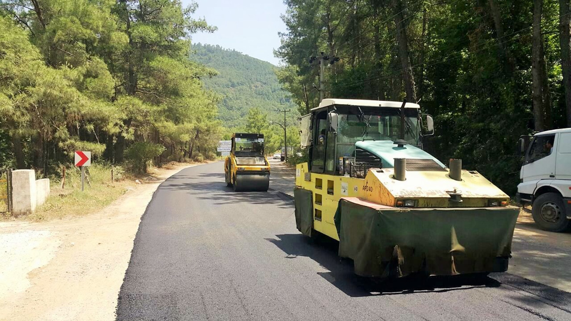 Büyükşehir, Marmaris’te 183 Km yol çalışması yaptı