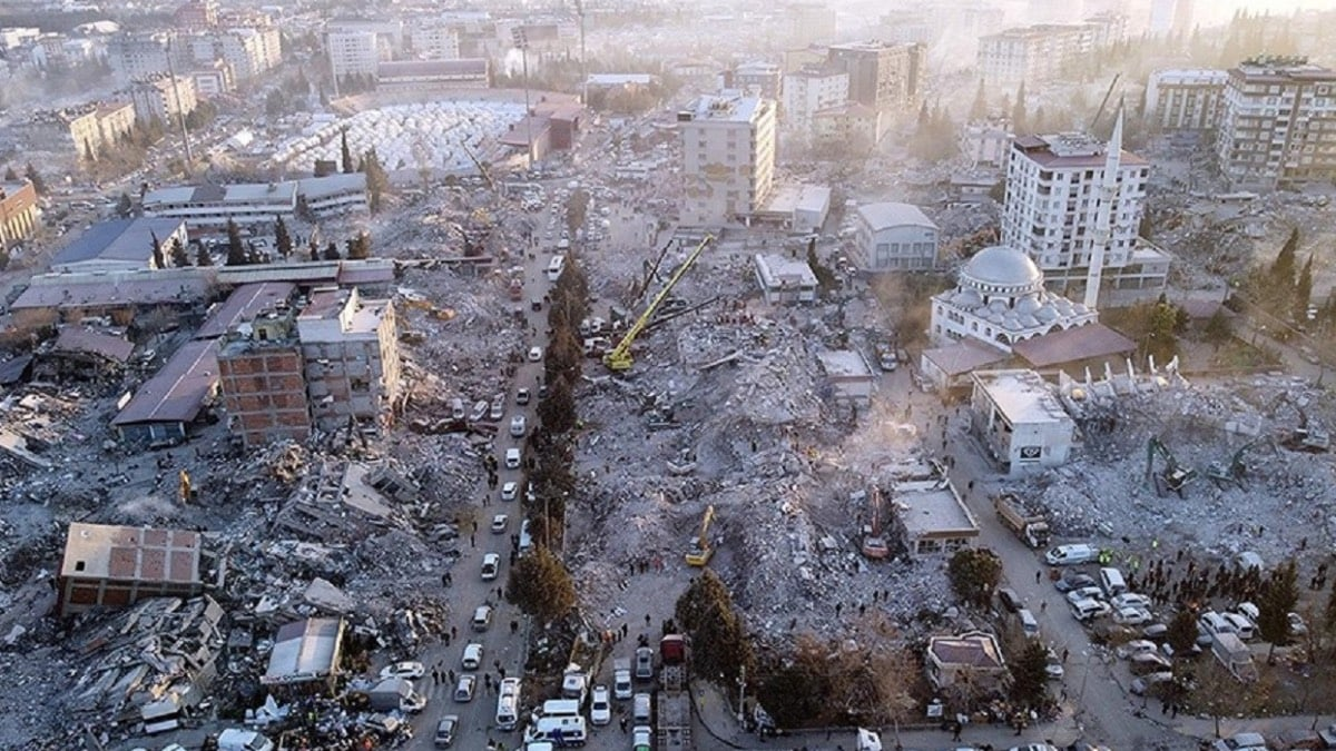 Depremde yıkılan binanın sorumlusu tutuklandı