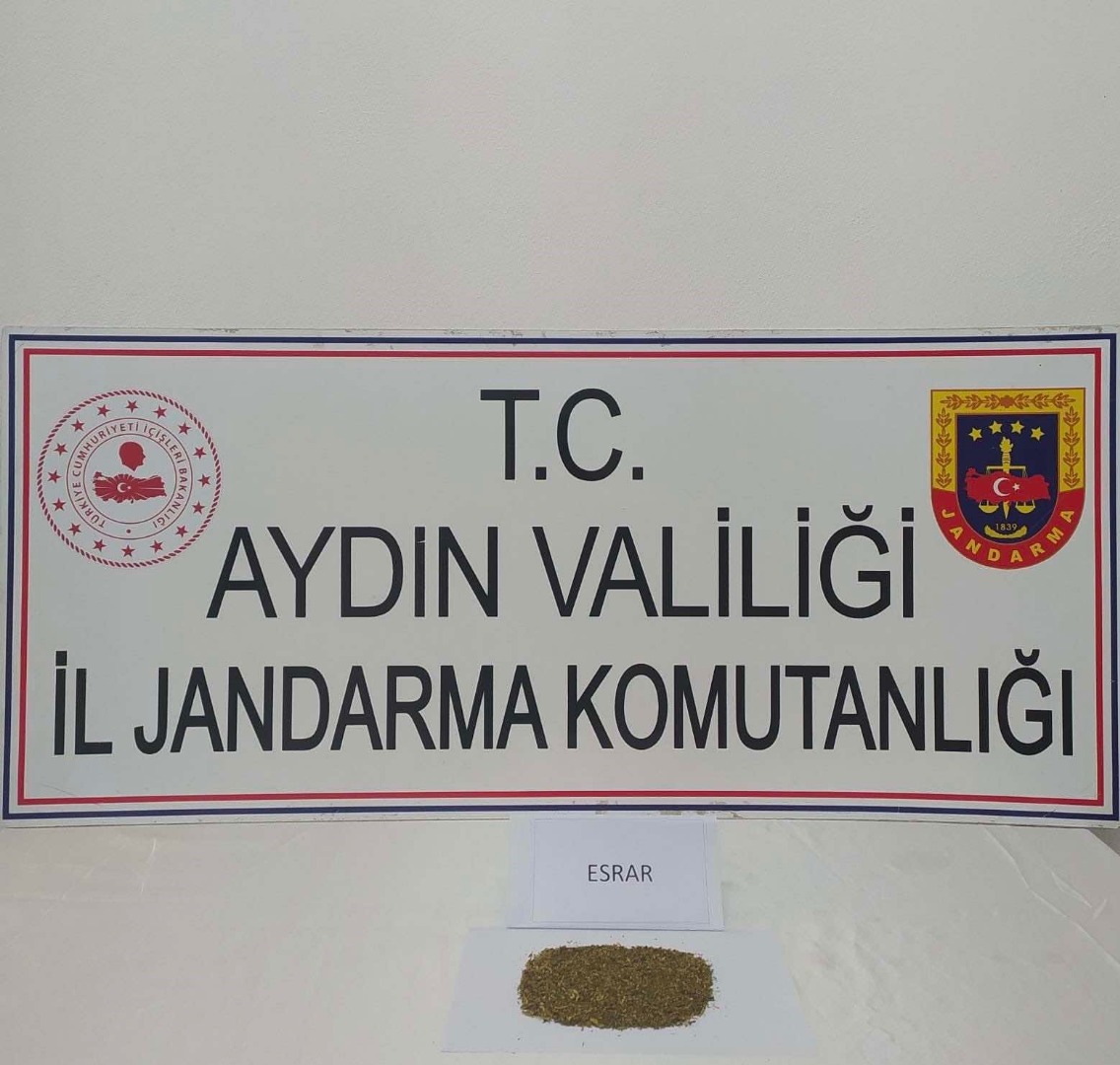 Jandarmadan uyuşturucu denetimi 8 gözaltı