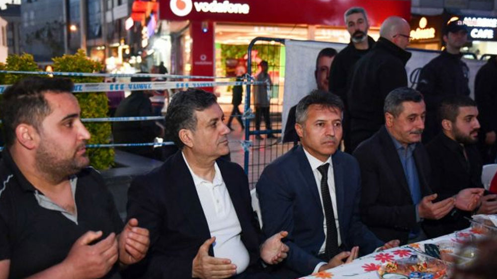 Esenyurt Belediye Başkanı Bozkurt, Caferi vatandaşlarla iftarda buluştu