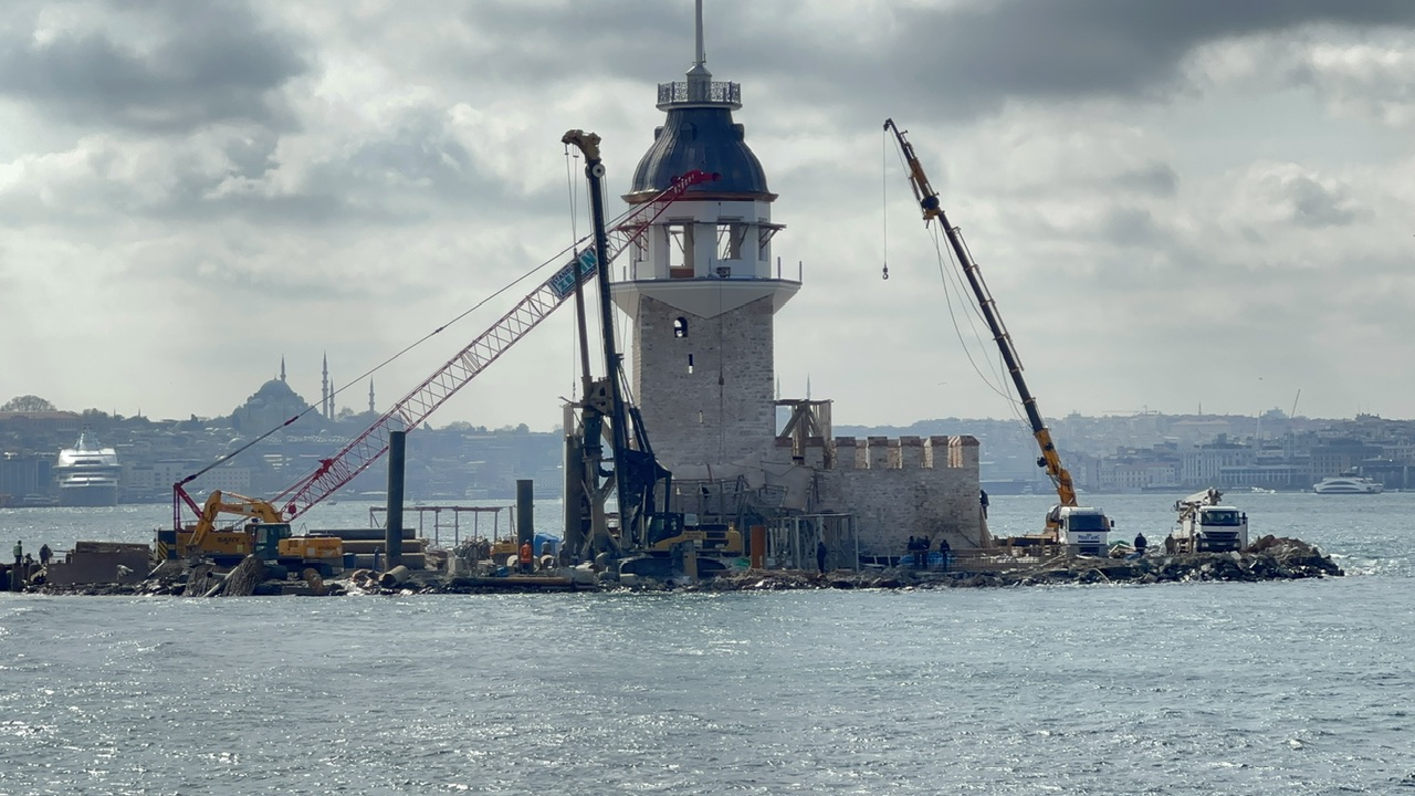 Kız Kulesi'nin çevresindeki iskeleler kaldırıldı