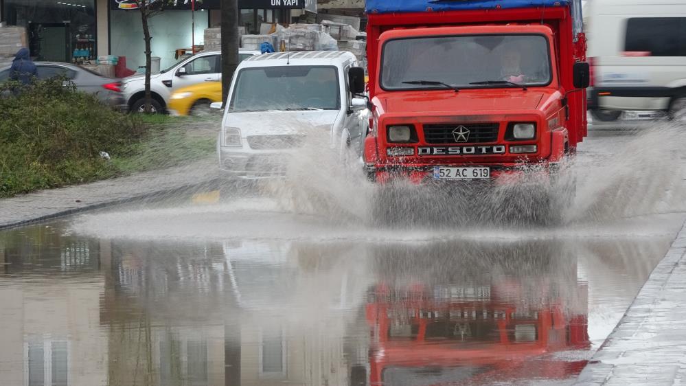 Ordu'da sağanak yağış zor anlar yaşattı