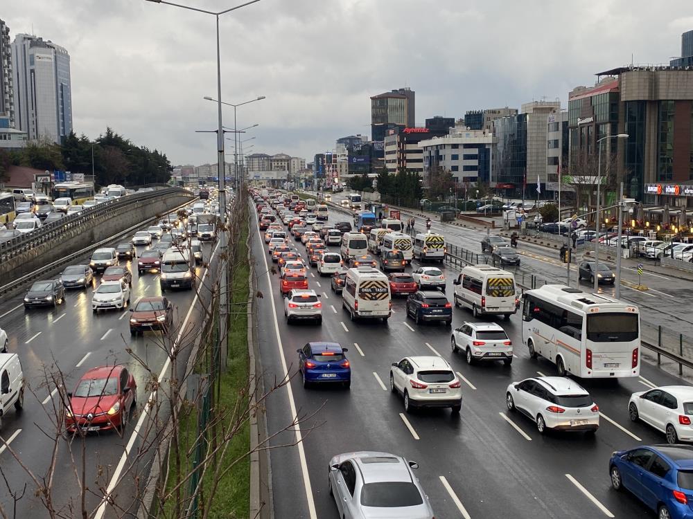 İstanbul'da trafik durma noktasına geldi