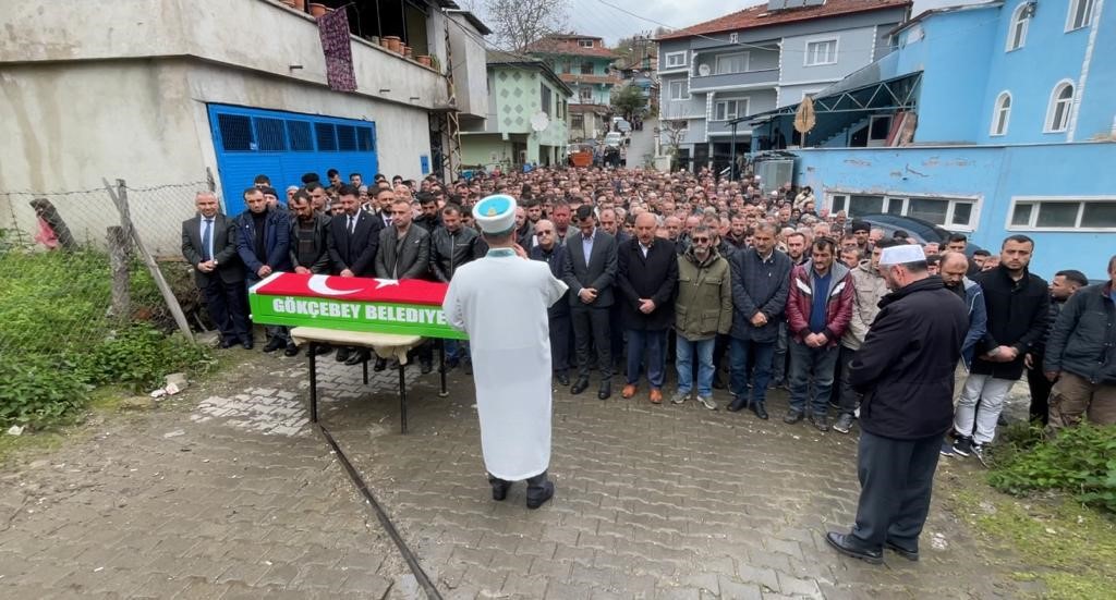 Karbonmonoksit gazından zehirlenen madenci toprağa verildi