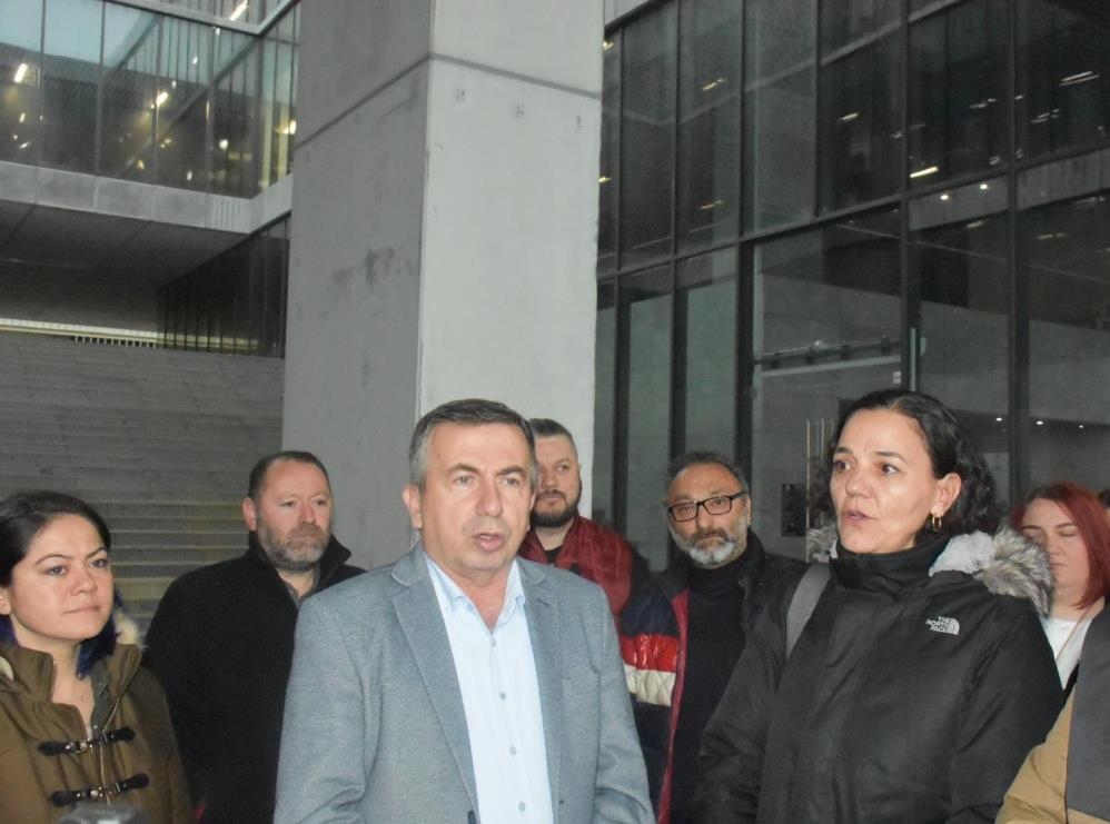 Gazetecilerden belediyeye abonelik protestosu