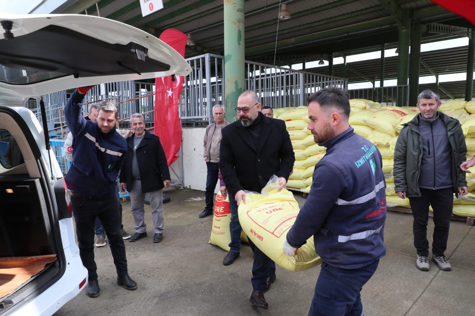 İzmit’te 840 çiftçiye gübre desteği