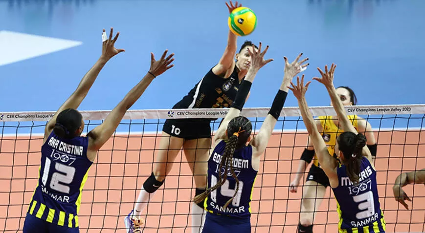 Vakıfbank, Fenerbahçe Opet'i devirip CEV Şampiyonlar Ligi'nde finale çıktı