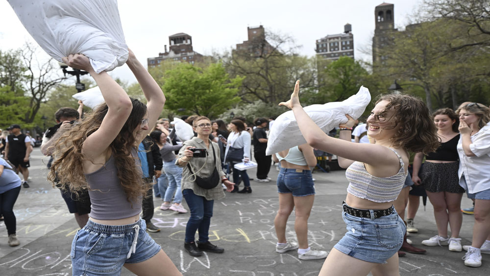 New York'da Uluslararası Yastık Savaşı Günü