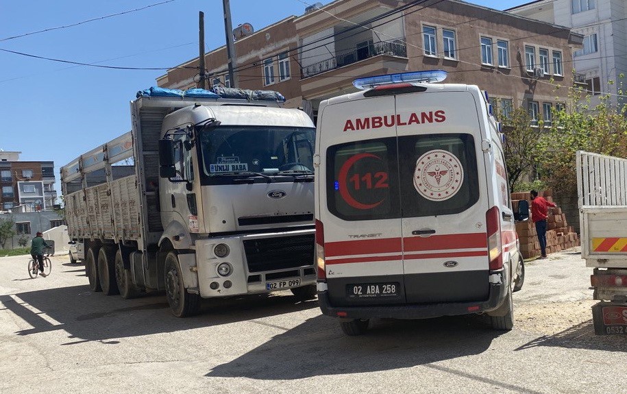 Kavgayı ayırmak için balkondan atladı