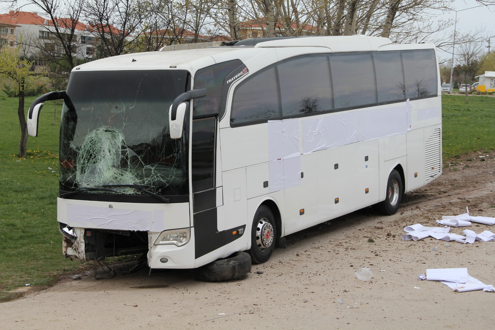 Yoldan çıkan yolcu otobüsündeki 17 kişi yaralandı