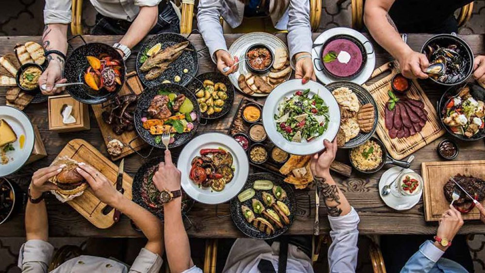 Rüyada masada yemek yemek görmek ne anlama geliyor?