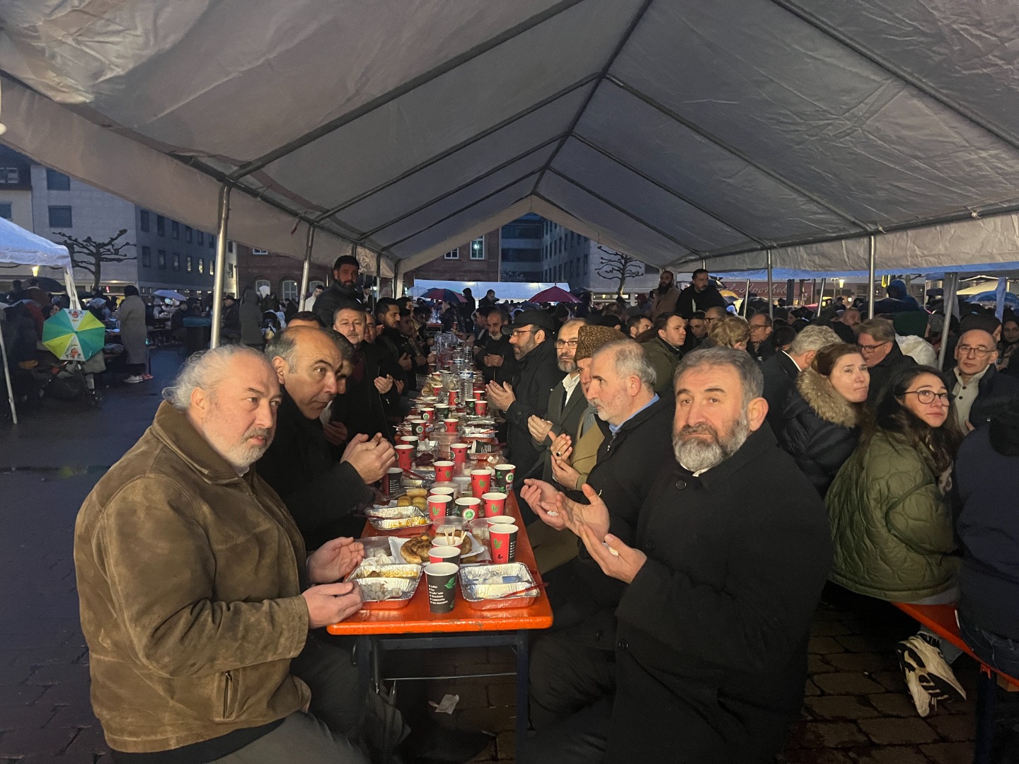 Almanya'da 3 bine yakın Müslüman toplu iftarda buluştu