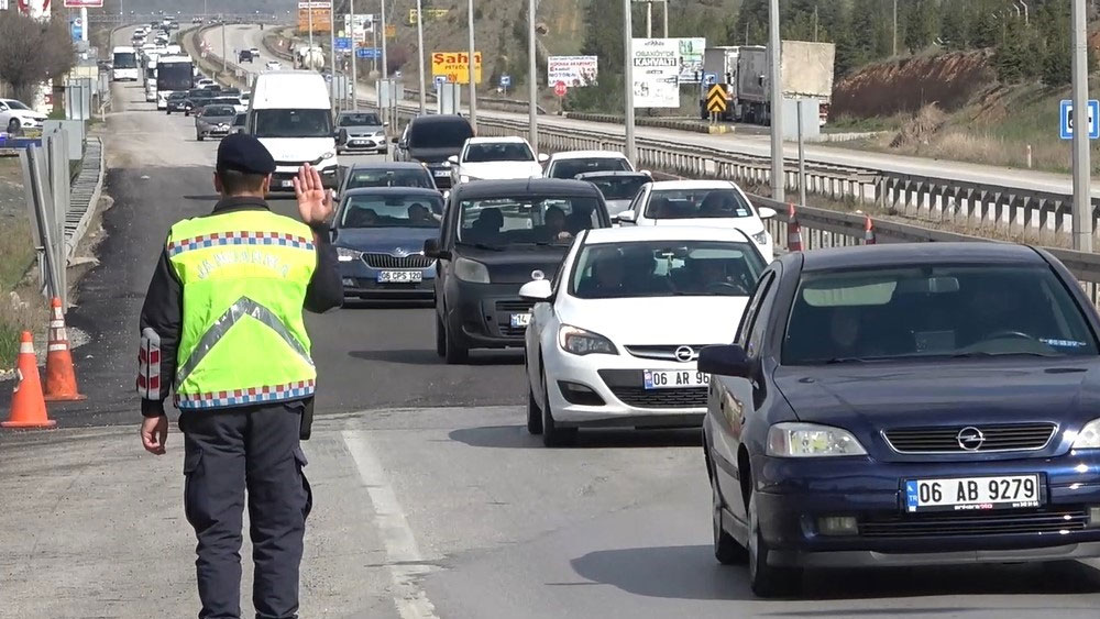 Ankara-Samsun kara yolunda trafik yoğunluğu