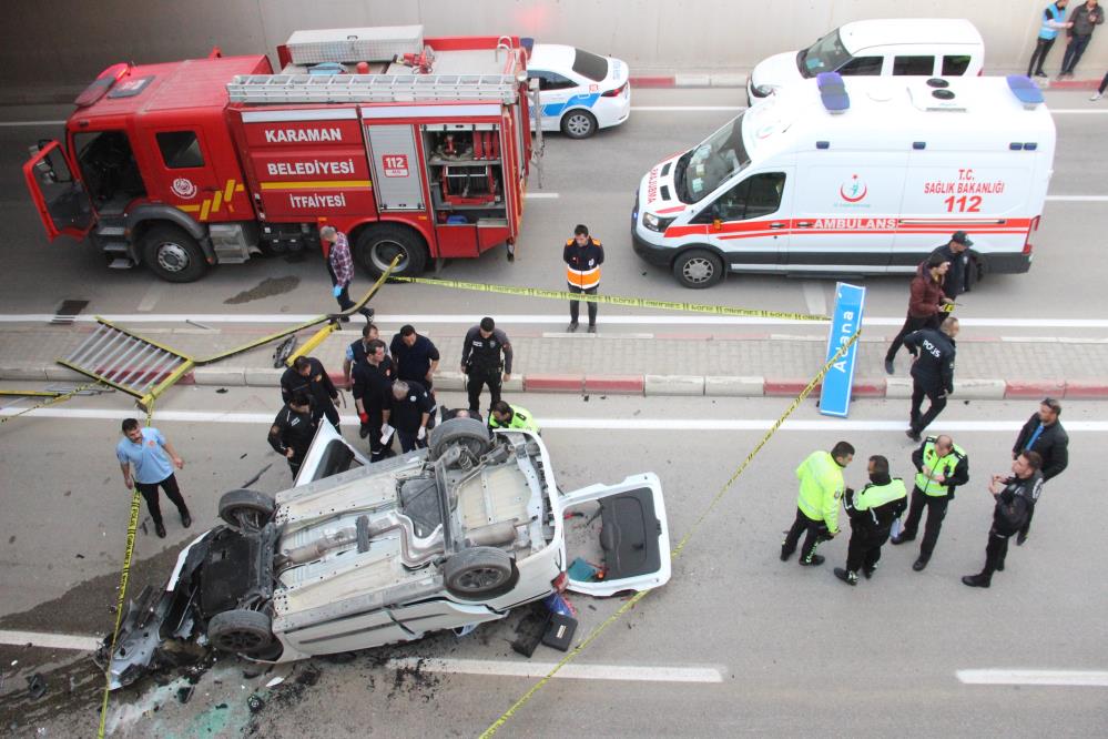 Ticari araç alt geçide düştü: 2 ölü, 1 yaralı