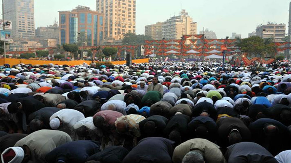 Yemen'de yüz binlerce kişi bayram namazını cami ve meydanlarda kıldı