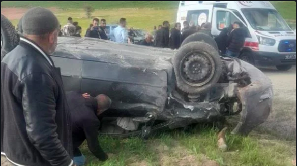 15 yaşındaki genç, dedesinin otomobiliyle kaza yaptı