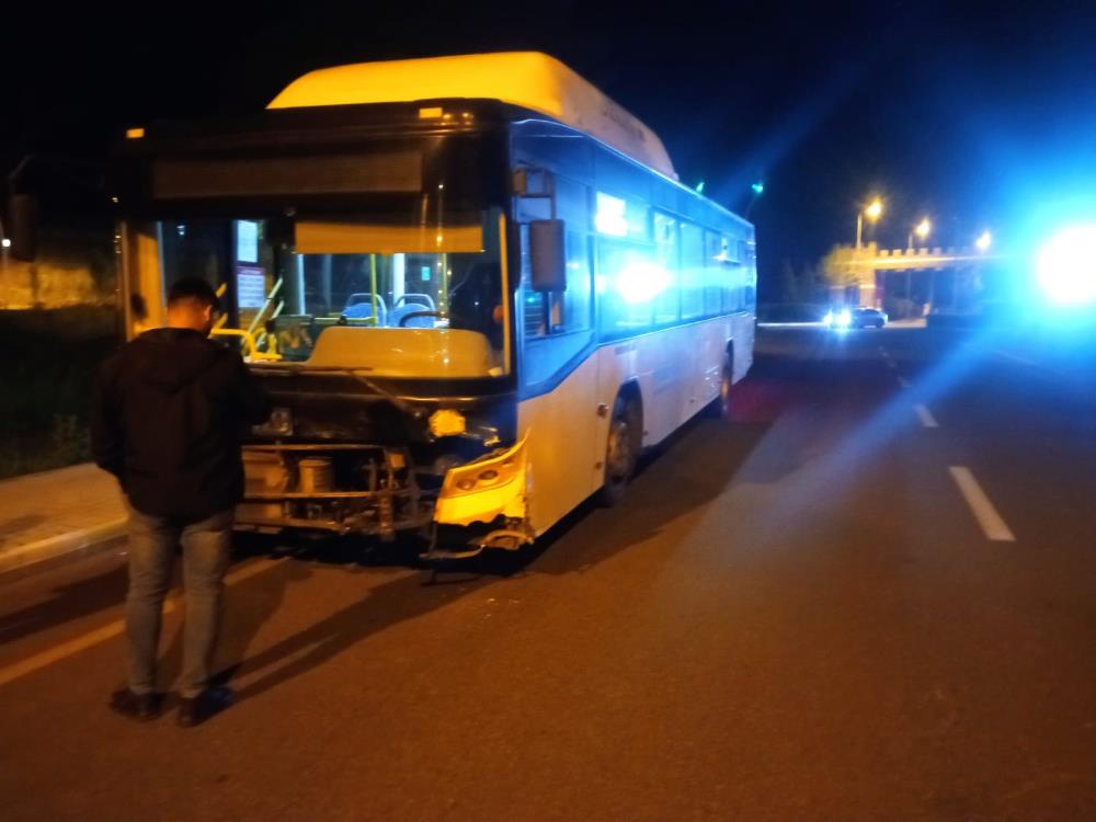 Halk otobüsü otomobille çarpıştı: 5 yaralı