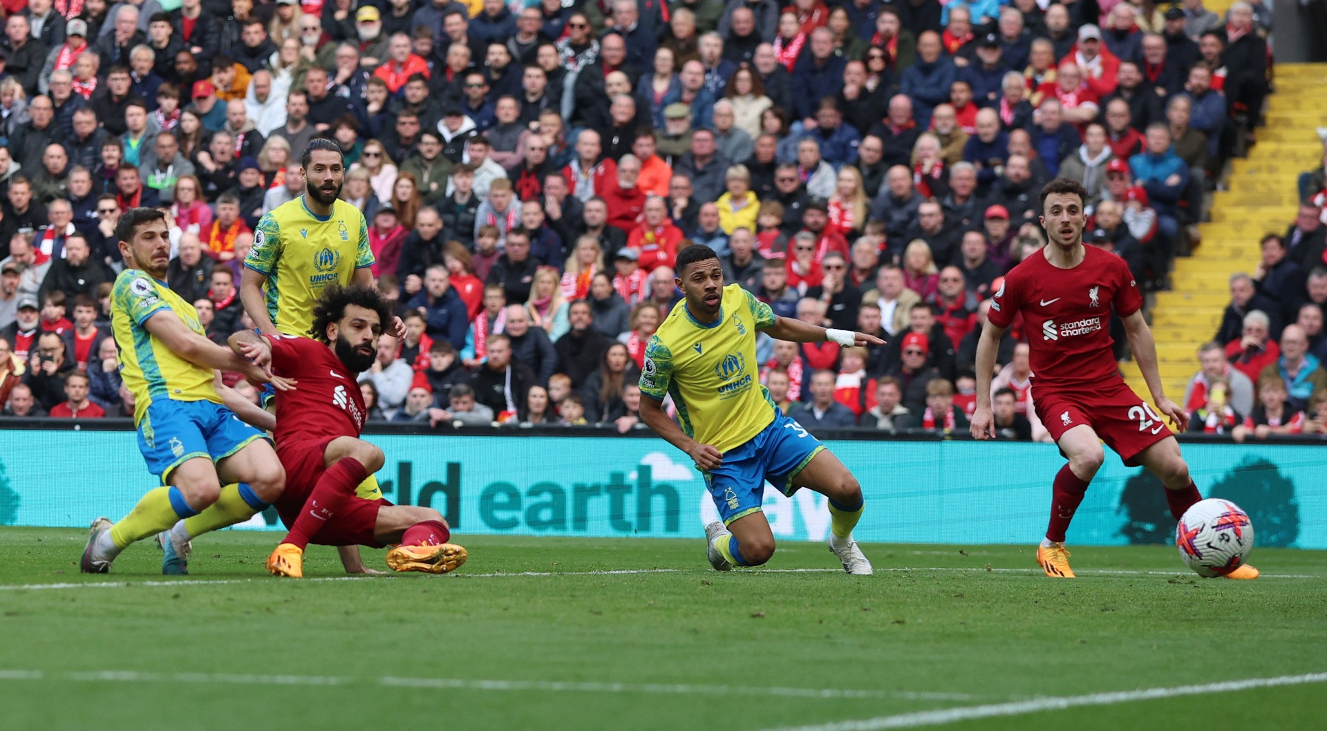 Premier Lig'de Liverpool, Nottingham Forest karşısında galip geldi