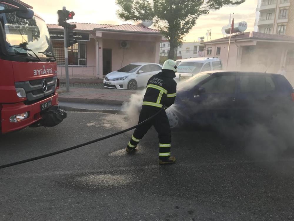 Seyir halindeki otomobil birden alevler içinde kaldı