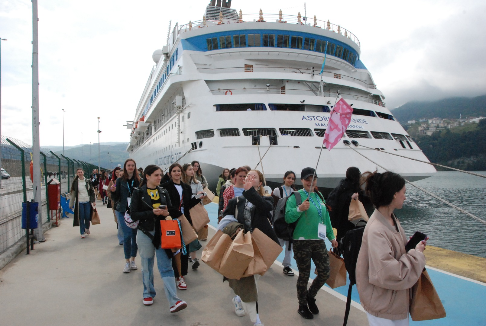 Sezonunun ilk turistleri Amasra'ya geldi