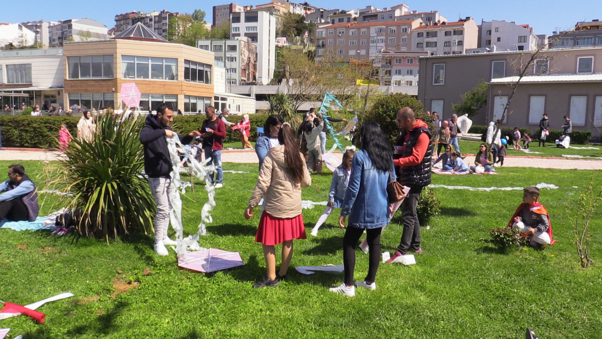 Bandırma’da uçurtma şenliği çocukları güldürdü!