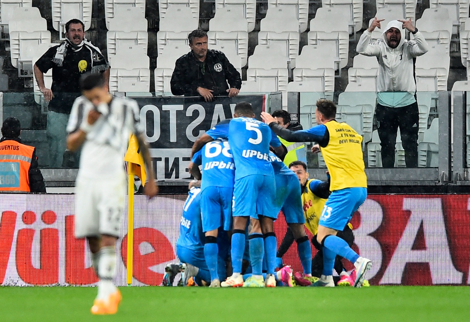 Napoli, Juventus'u 90+3'te yıktı! İtalyan devi şampiyonluğa bir adım daha yaklaştı