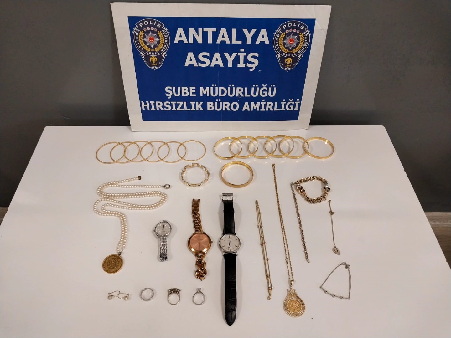 400 bin TL değerindeki kayıp ziynet eşya çantasını polis buldu